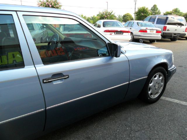 Mercedes-Benz E-Class 1994 photo 2