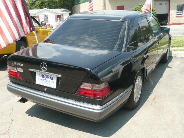 Mercedes-Benz E-Class 1994 photo 1