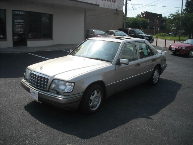 Mercedes-Benz E-Class 1995 photo 2