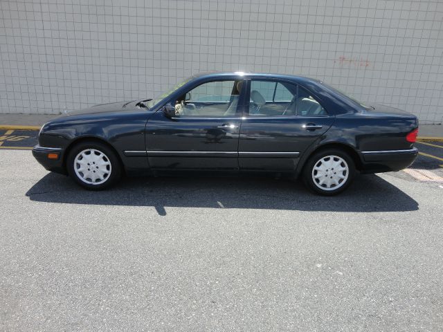 Mercedes-Benz E-Class 1997 photo 2