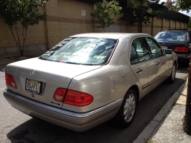 Mercedes-Benz E-Class 1997 photo 2