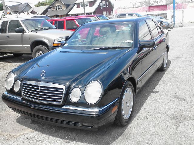 Mercedes-Benz E-Class 1997 photo 2