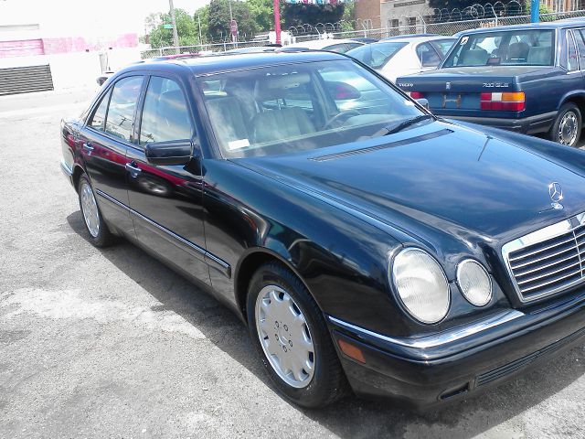 Mercedes-Benz E-Class 1997 photo 3