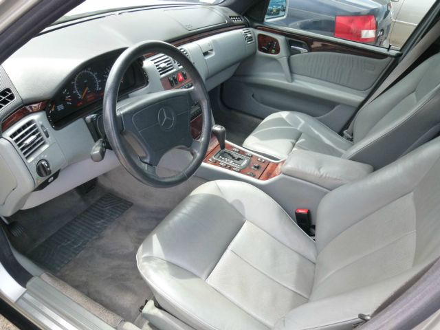 Mercedes-Benz E-Class 1997 photo 3