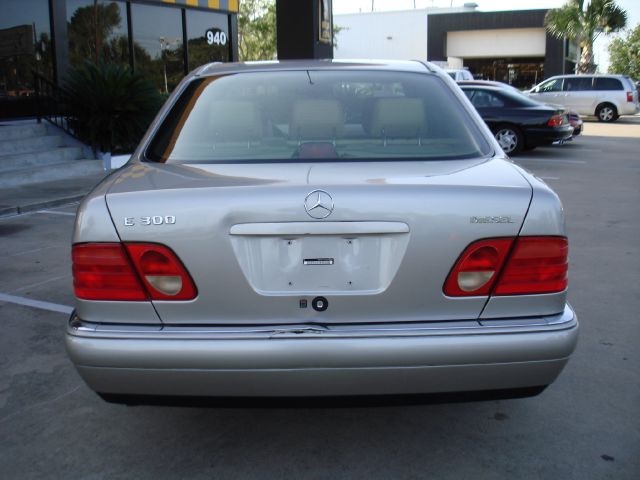 Mercedes-Benz E-Class 1997 photo 2