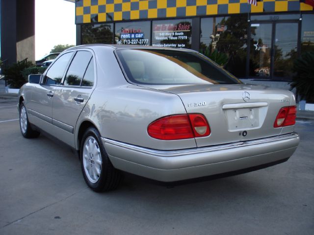 Mercedes-Benz E-Class 1997 photo 3