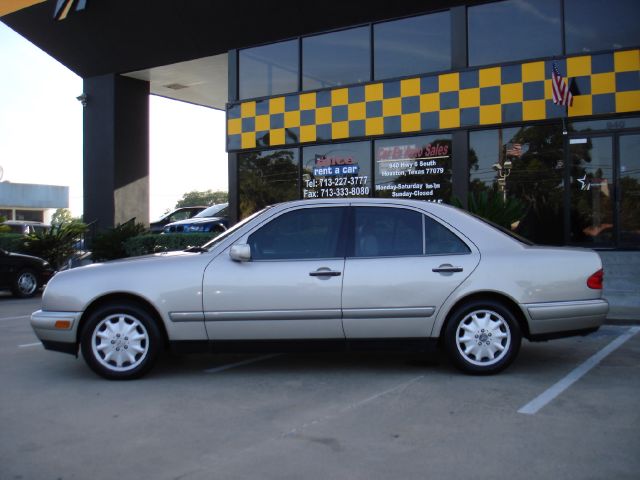 Mercedes-Benz E-Class 1997 photo 4