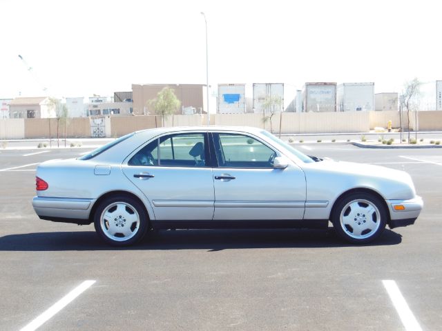 Mercedes-Benz E-Class 1997 photo 1