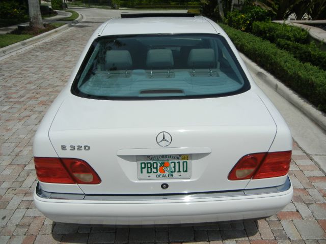 Mercedes-Benz E-Class 1997 photo 1