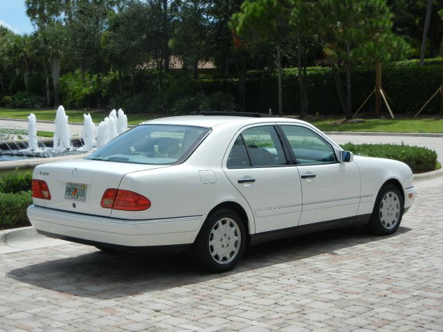 Mercedes-Benz E-Class 1997 photo 2