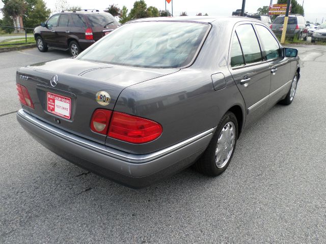 Mercedes-Benz E-Class 1997 photo 1