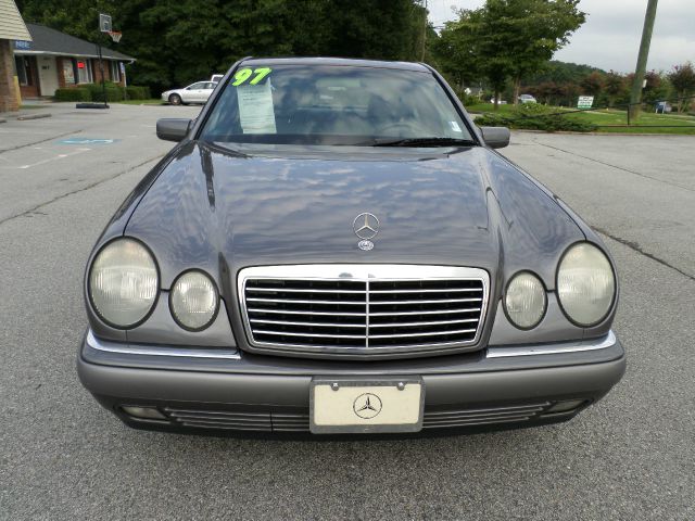 Mercedes-Benz E-Class 1997 photo 2