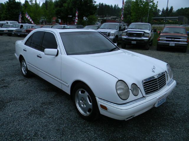 Mercedes-Benz E-Class 1997 photo 13