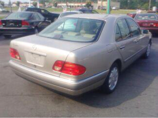 Mercedes-Benz E-Class 1997 photo 2