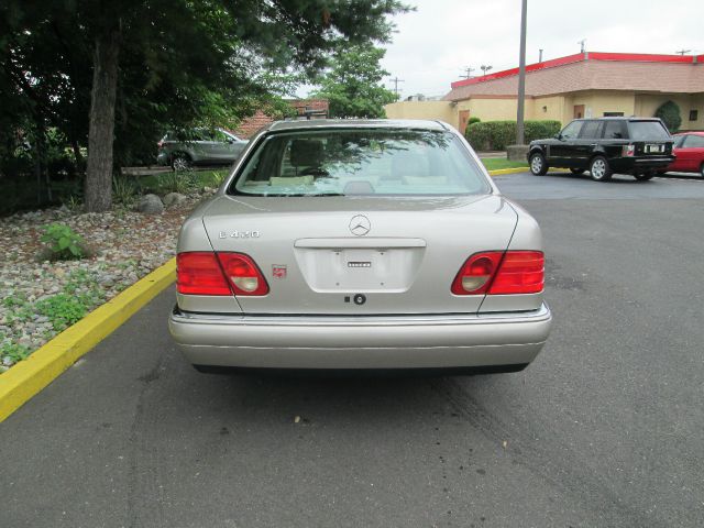 Mercedes-Benz E-Class 1997 photo 2