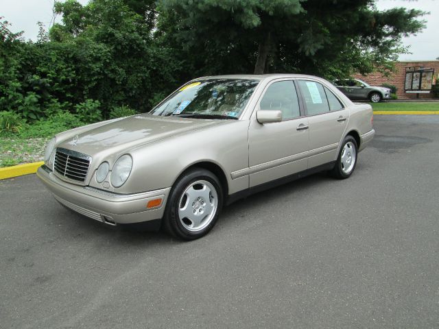 Mercedes-Benz E-Class 1997 photo 3