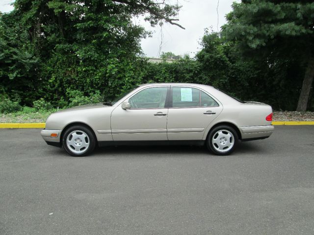 Mercedes-Benz E-Class 1997 photo 4