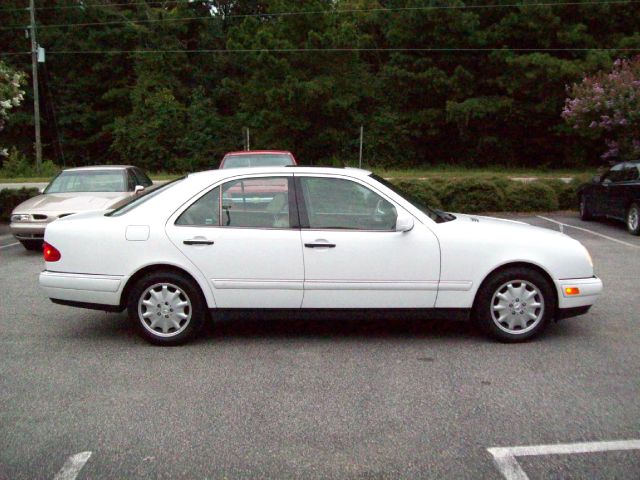 Mercedes-Benz E-Class 1998 photo 2