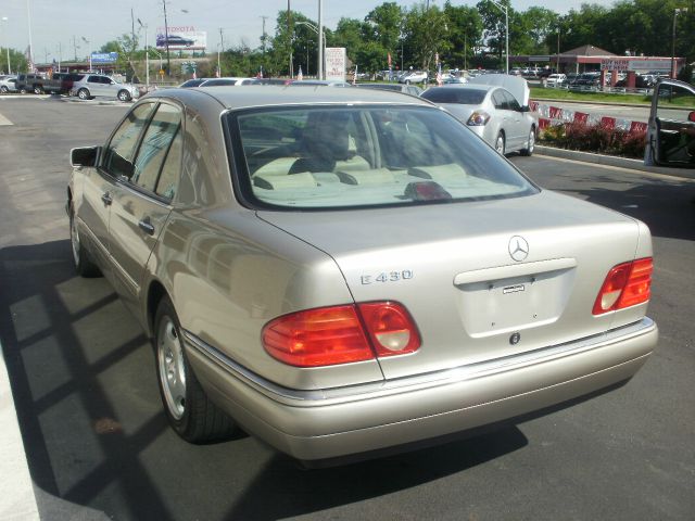 Mercedes-Benz E-Class 1998 photo 2