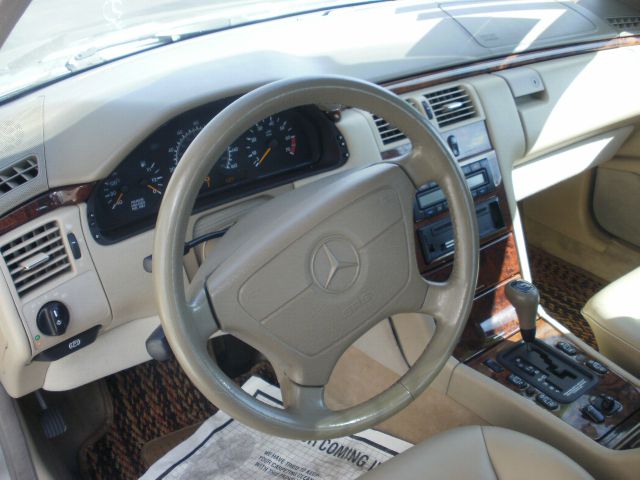 Mercedes-Benz E-Class 1998 photo 3