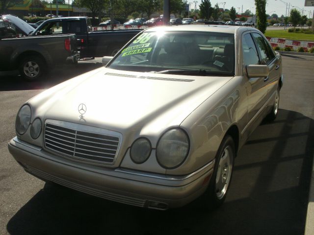 Mercedes-Benz E-Class 1998 photo 4