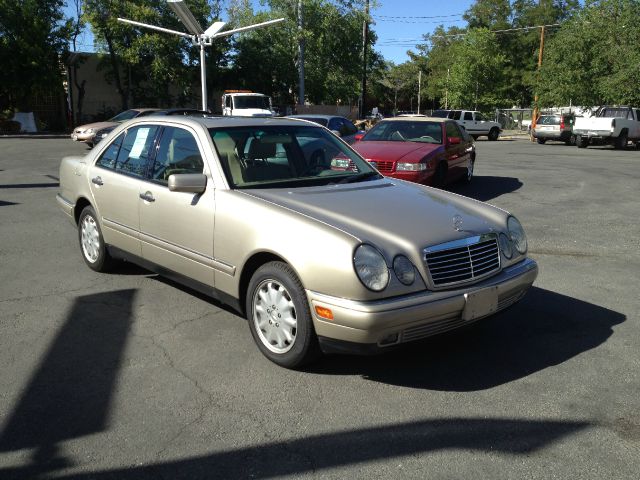 Mercedes-Benz E-Class 1998 photo 9