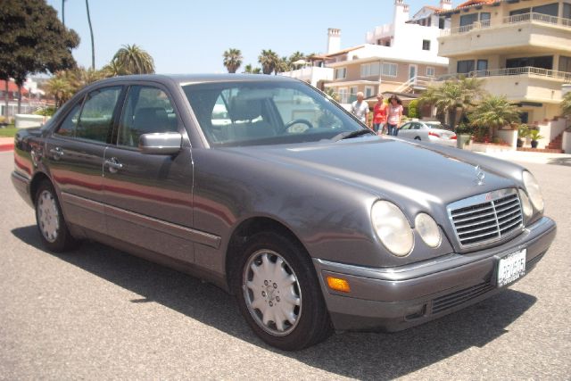 Mercedes-Benz E-Class 1998 photo 18