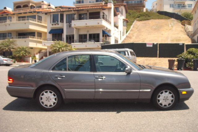 Mercedes-Benz E-Class 1998 photo 2