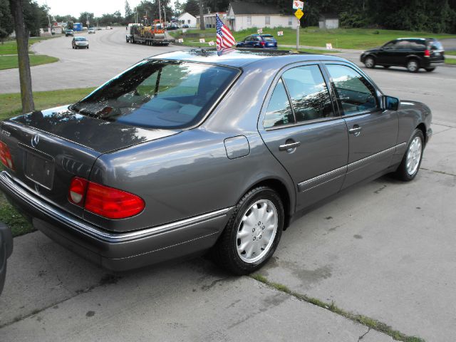 Mercedes-Benz E-Class 1998 photo 2