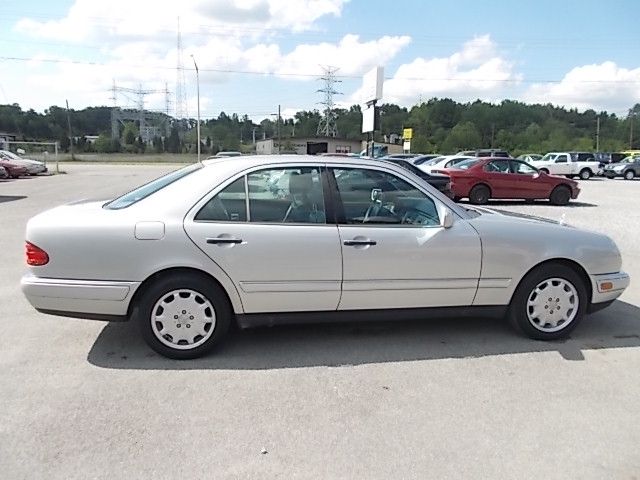 Mercedes-Benz E-Class 1998 photo 3