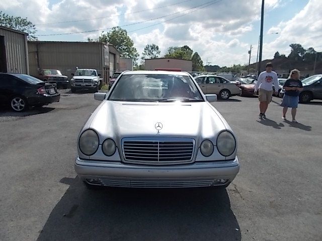 Mercedes-Benz E-Class 1998 photo 30