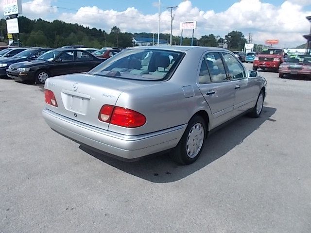 Mercedes-Benz E-Class 1998 photo 32