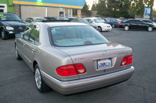 Mercedes-Benz E-Class 1.8T Cabriolet Sedan