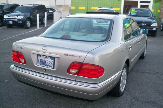 Mercedes-Benz E-Class 1998 photo 3