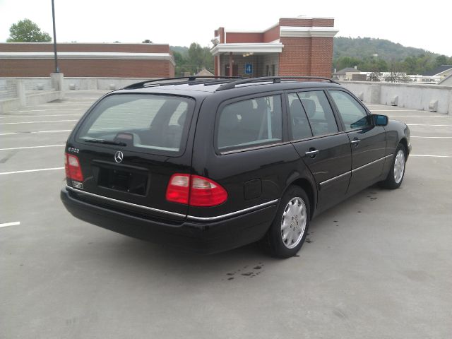 Mercedes-Benz E-Class 1999 photo 1