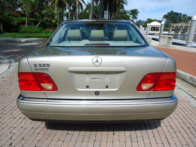 Mercedes-Benz E-Class 1999 photo 1