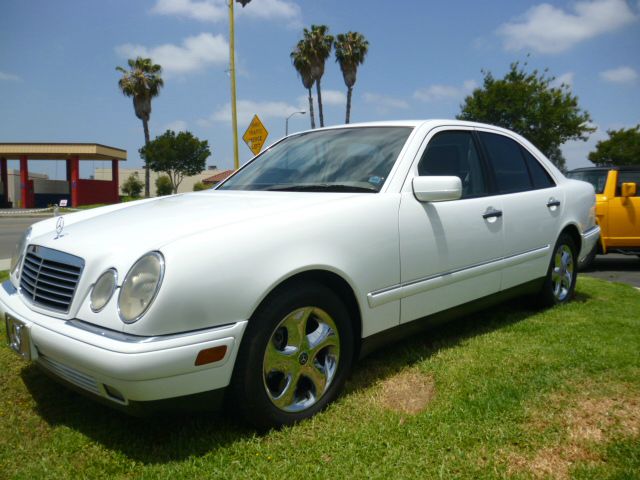 Mercedes-Benz E-Class 1999 photo 21