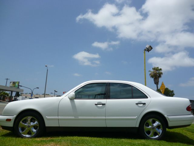 Mercedes-Benz E-Class 1999 photo 25