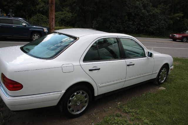 Mercedes-Benz E-Class 1999 photo 3