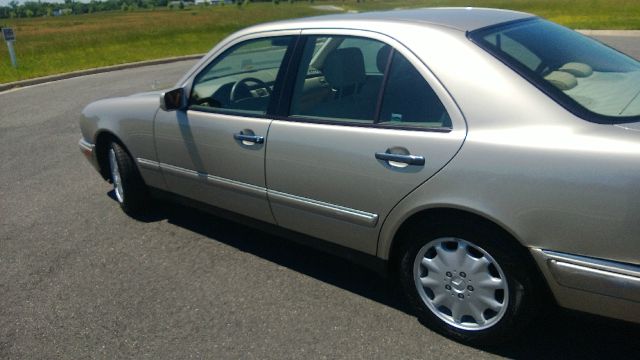 Mercedes-Benz E-Class 1999 photo 24