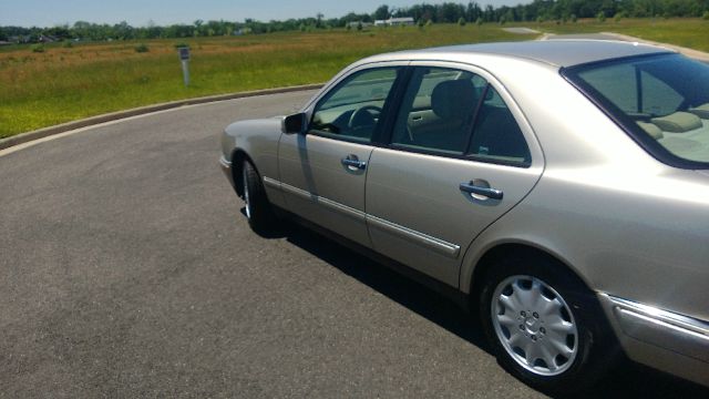 Mercedes-Benz E-Class 1999 photo 3