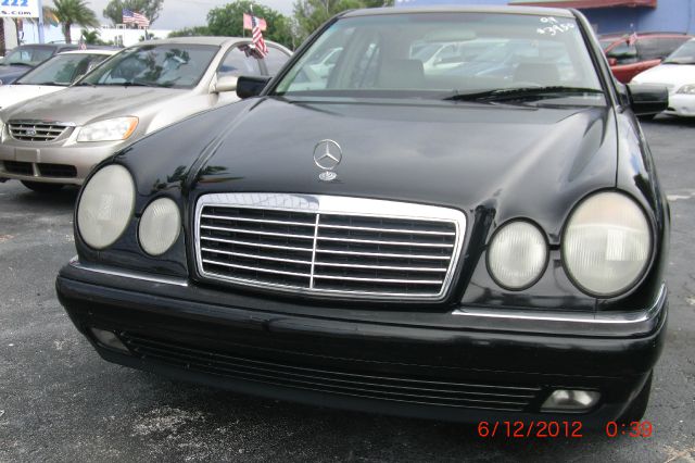 Mercedes-Benz E-Class Supercab FX4 Sedan