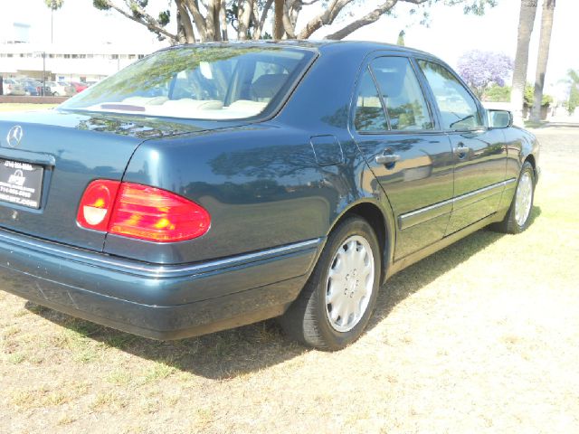 Mercedes-Benz E-Class 1999 photo 1