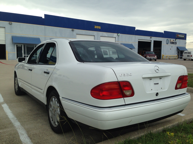 Mercedes-Benz E-Class 1999 photo 3