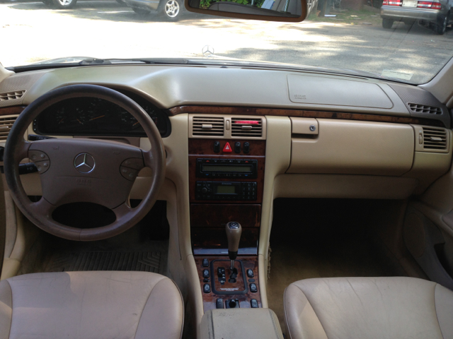 Mercedes-Benz E-Class 2000 photo 16