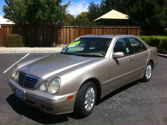 Mercedes-Benz E-Class 2000 photo 1