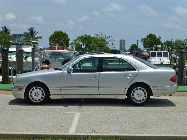 Mercedes-Benz E-Class 2000 photo 1