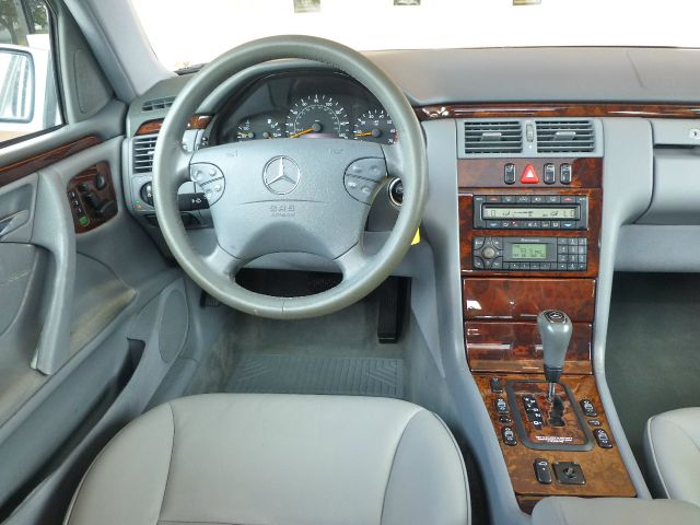 Mercedes-Benz E-Class 2000 photo 27