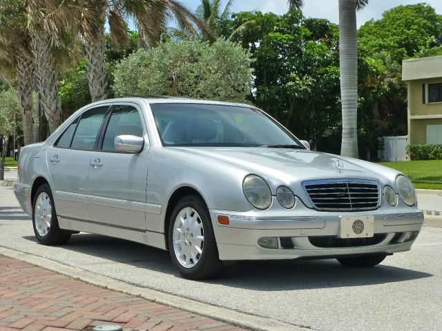 Mercedes-Benz E-Class 2000 photo 32