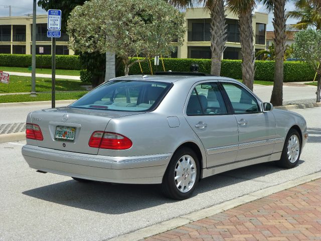 Mercedes-Benz E-Class 2000 photo 33